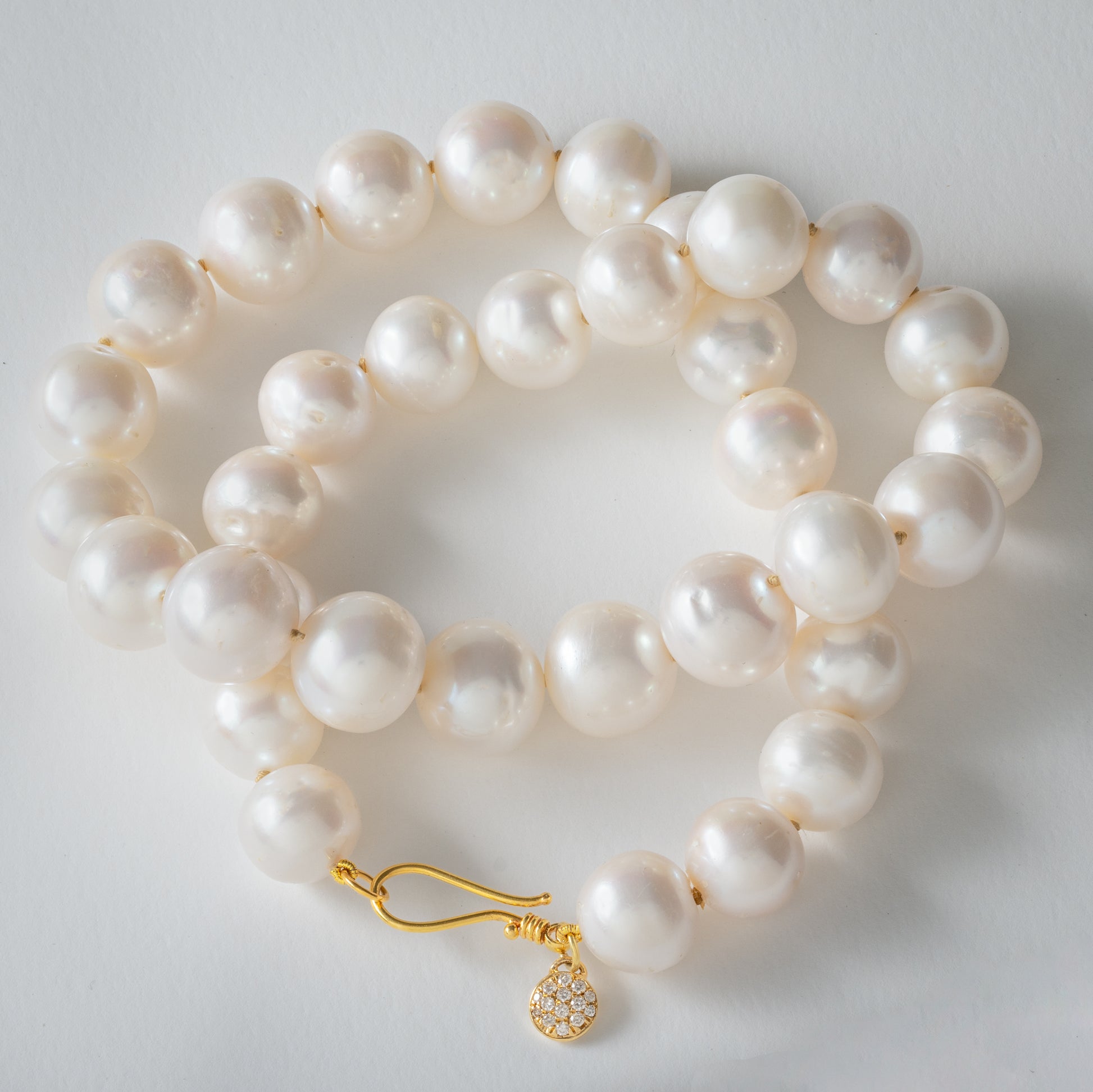 freshwater pearl bracelet with gold clasp