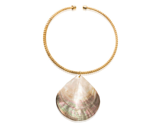 Woven necklace with large shell